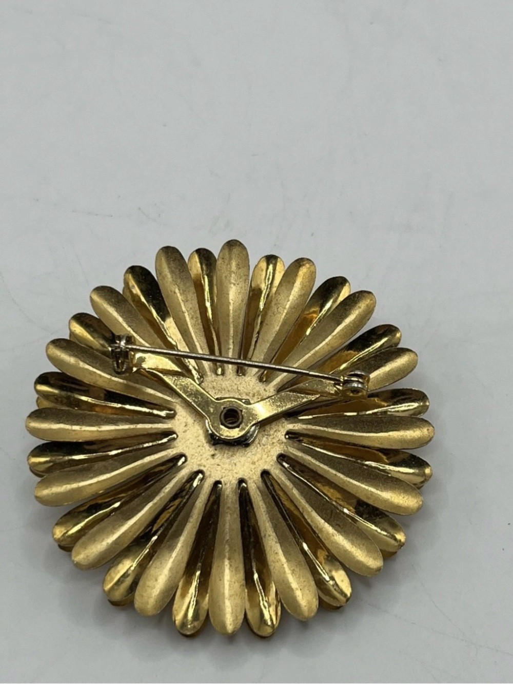 Vintage Enamel Gold Tone Flower Prong Set Rhinestone Brooch - Picture 7 of 7